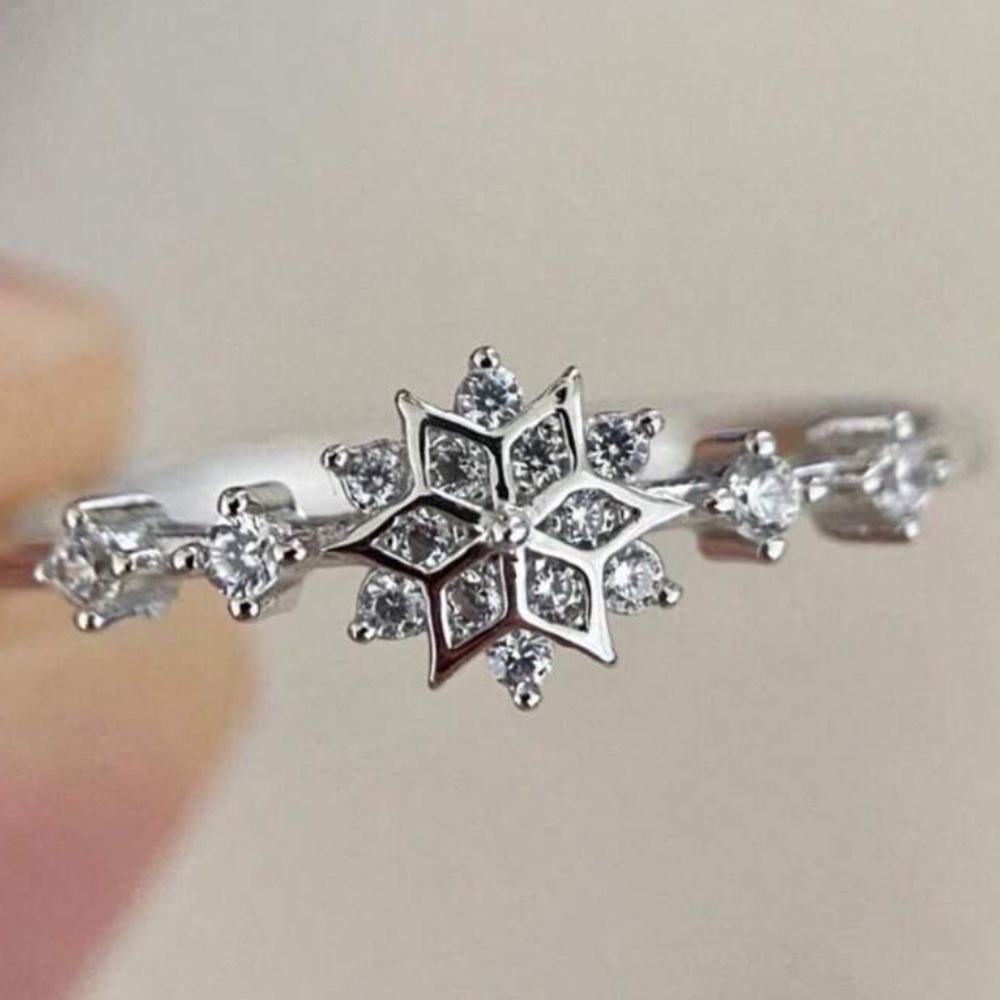 925 Sterling Silver Cubic Zirconia Snowflake Ring